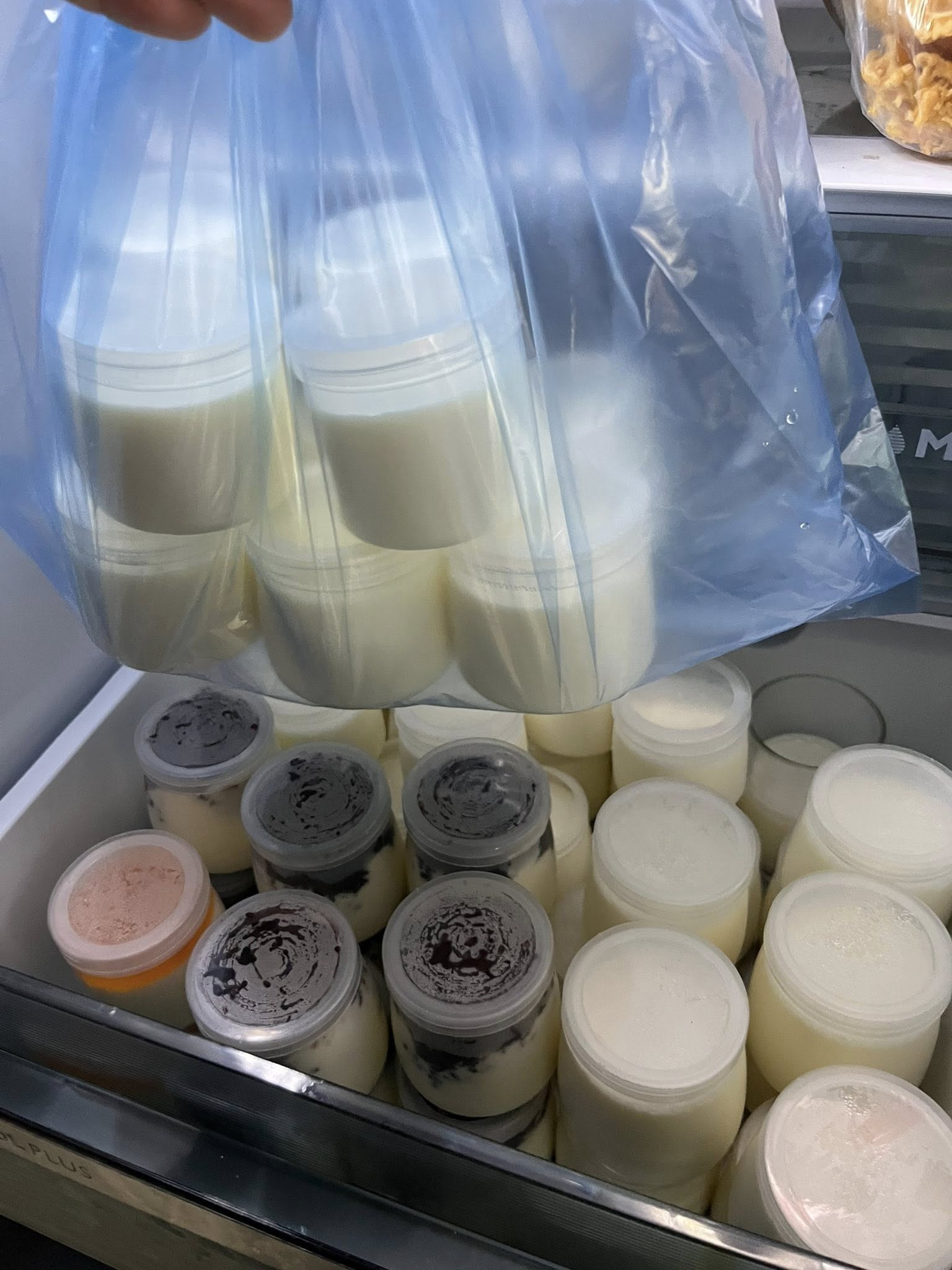 Sữa chua nếp cẩm 15k/hộp to